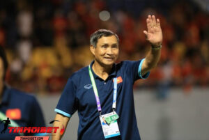 HLV Mai Đức Chung – Người Thầy Tâm Huyết Của Bóng Đá Nữ